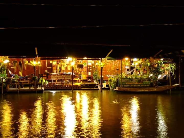 Ban Mae Arom Apartamento Amphawa Exterior foto