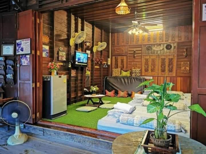 Ban Mae Arom Apartamento Amphawa Exterior foto