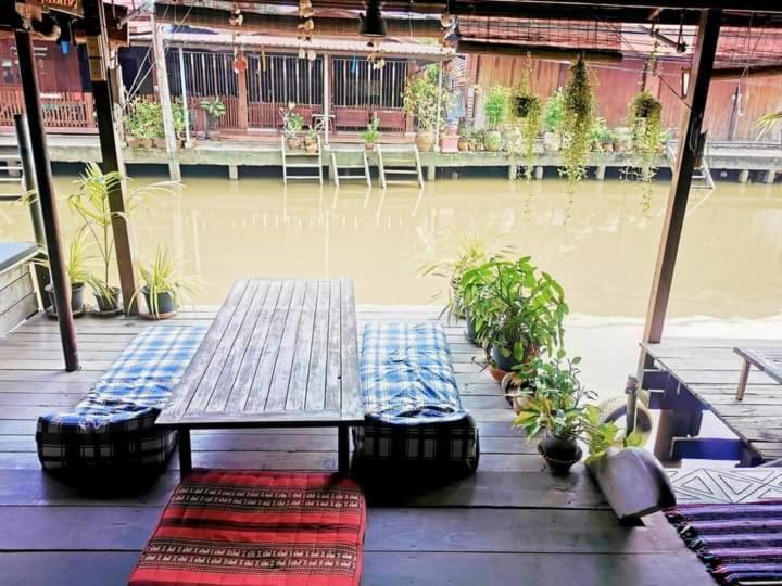 Ban Mae Arom Apartamento Amphawa Quarto foto
