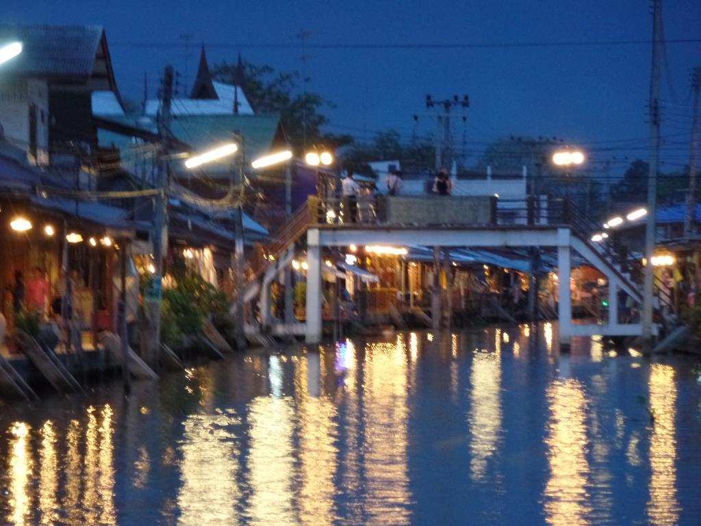 Ban Mae Arom Apartamento Amphawa Exterior foto